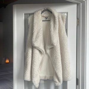 Aerie cream fleece vest